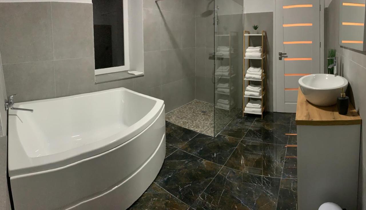 Style Hotel Ungheni Targ 외부 사진